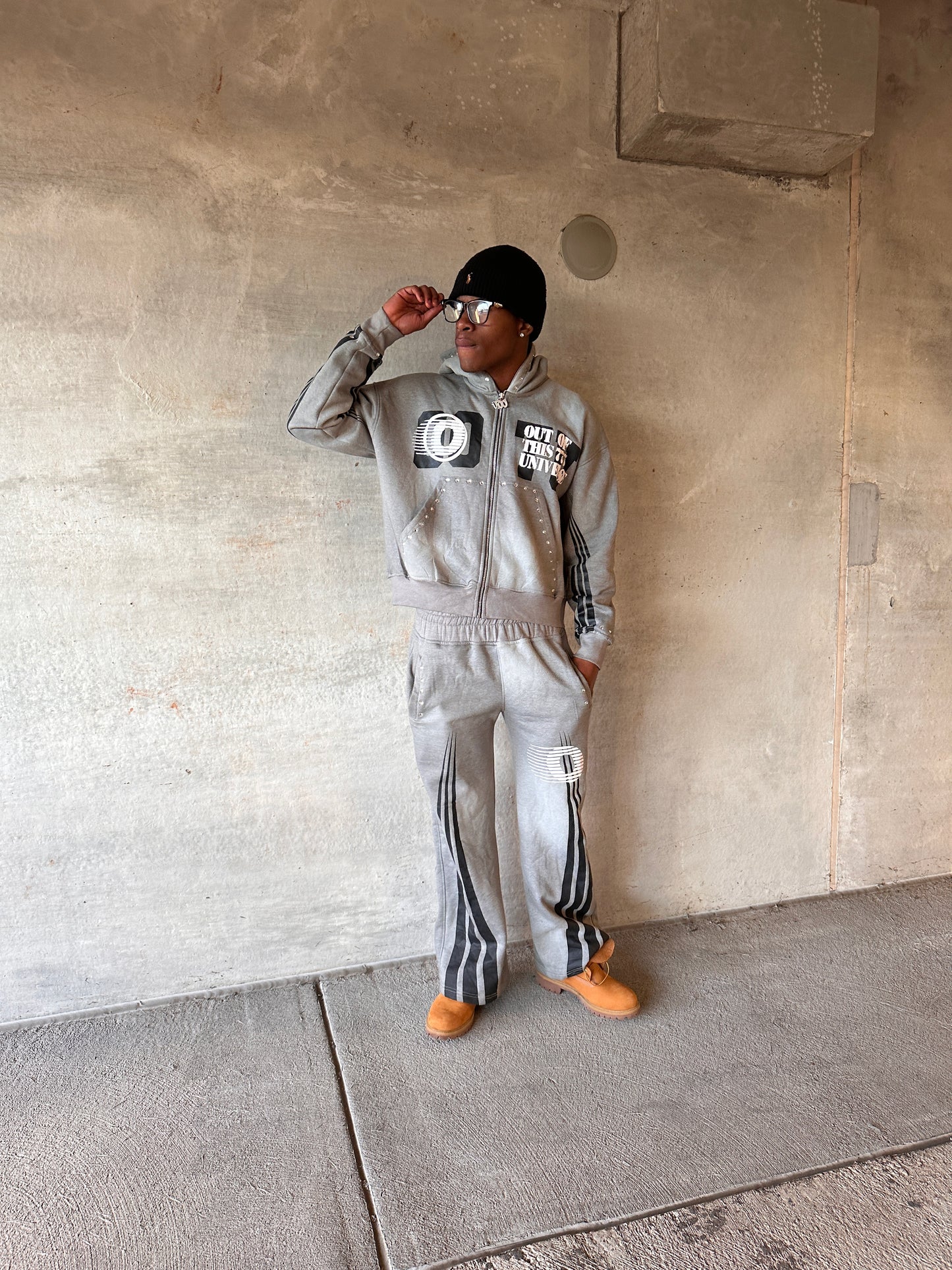 OOTU GREY "RHINESTONE"ZIP UP HOODIE.