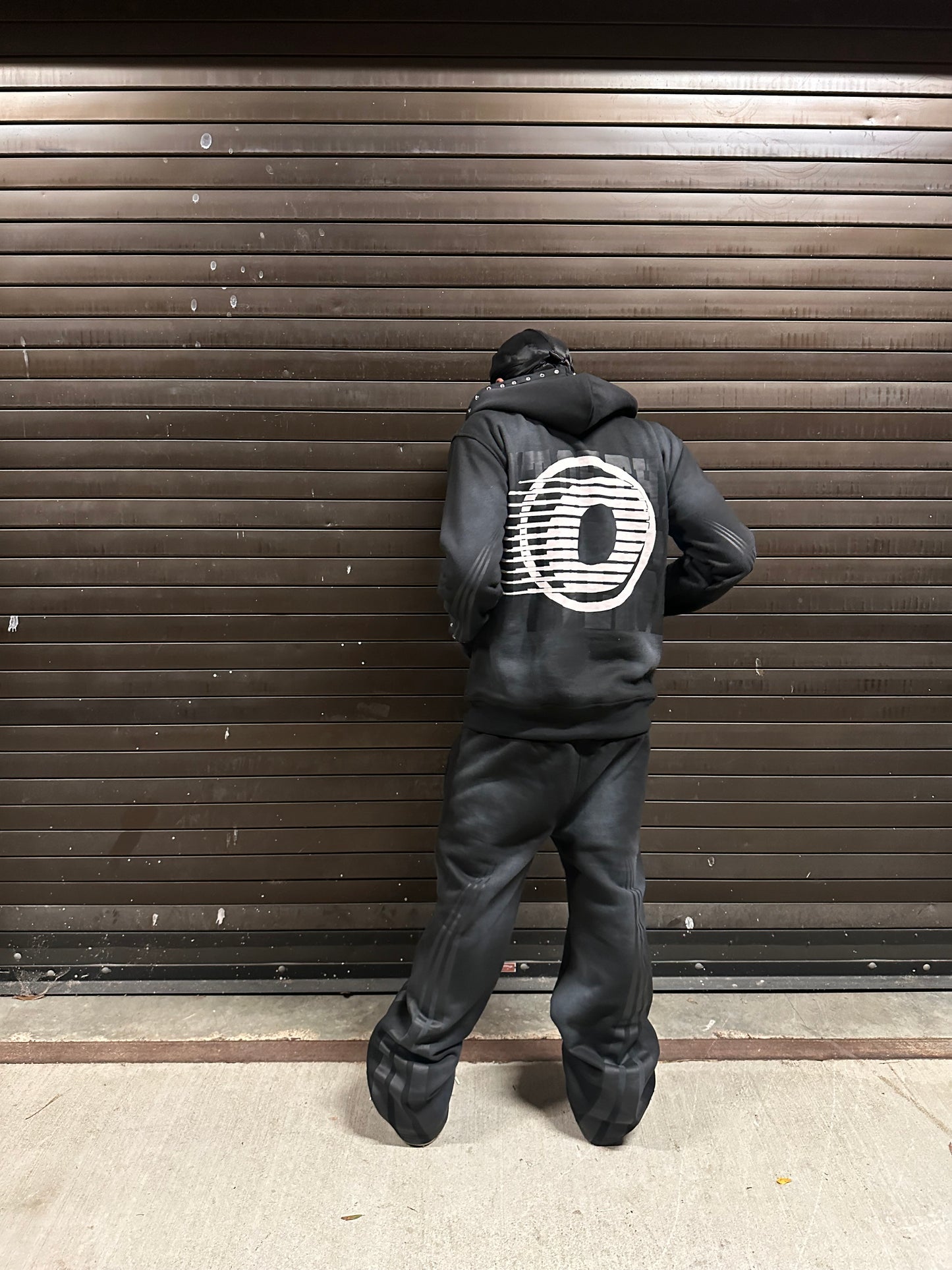 OOTU BLACK "RHINESTONE"ZIP UP HOODIE.