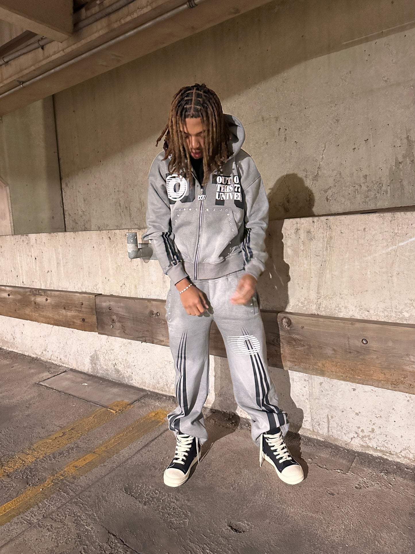 OOTU GREY "RHINESTONE"ZIP UP HOODIE.