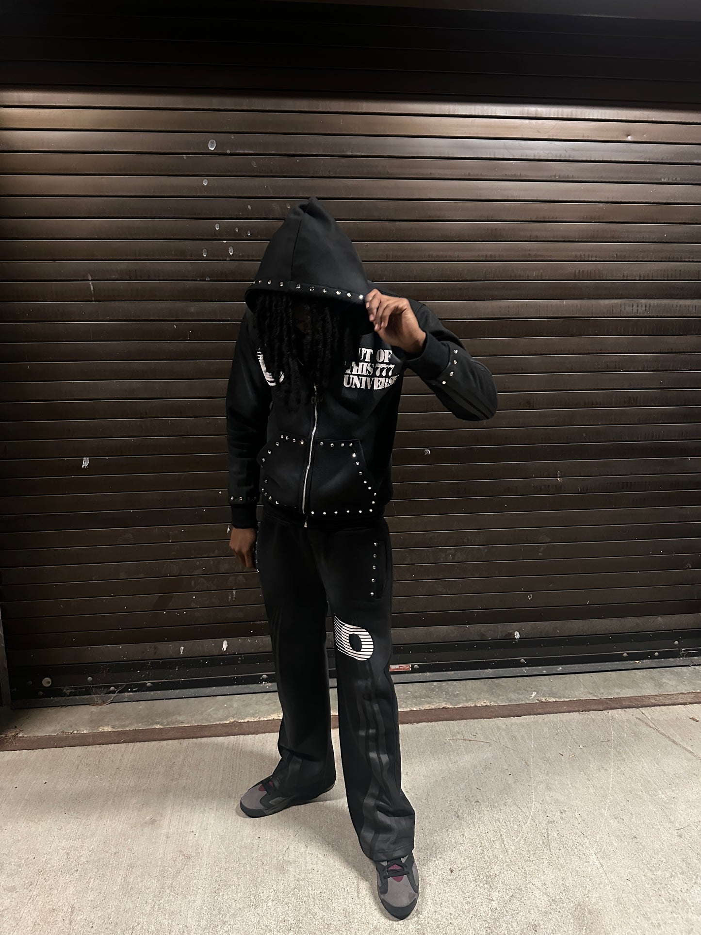 OOTU BLACK "RHINESTONE"ZIP UP HOODIE.