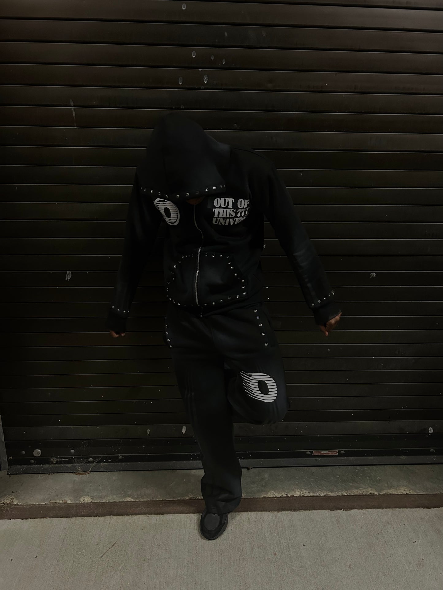 OOTU BLACK "RHINESTONE"ZIP UP HOODIE.