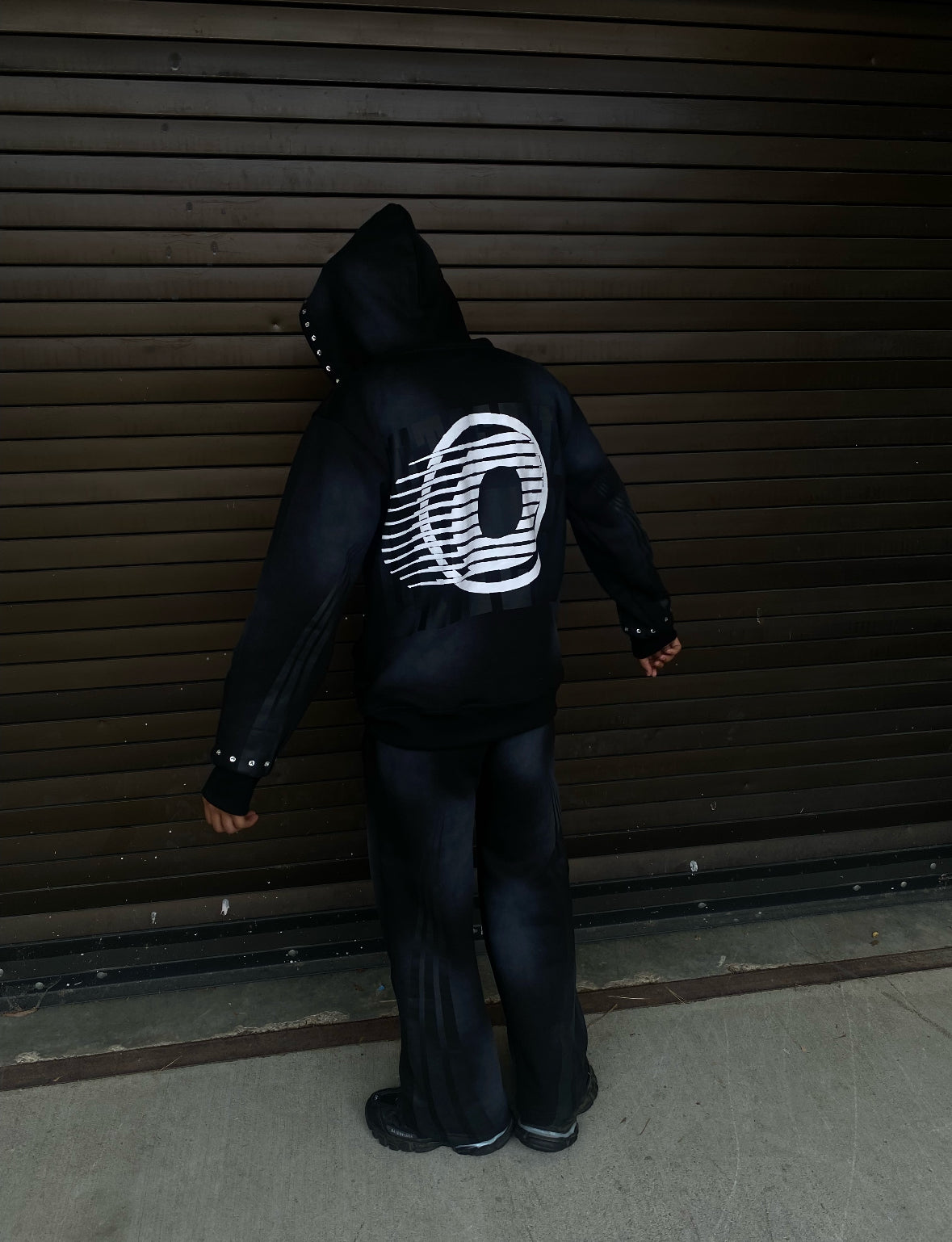 OOTU BLACK "RHINESTONE"ZIP UP HOODIE.